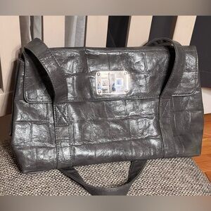 Grey shoulder bag with silver clasp
